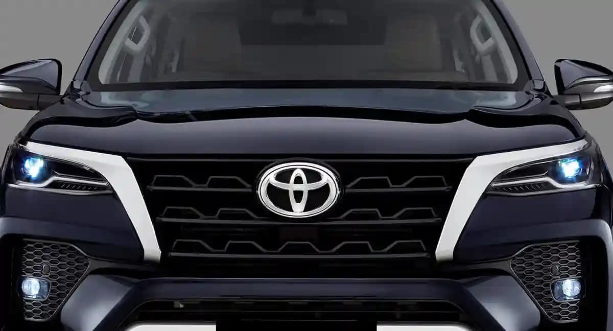 Toyota Fortuner exterior 3