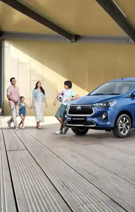 Toyota Rumion exterior 1