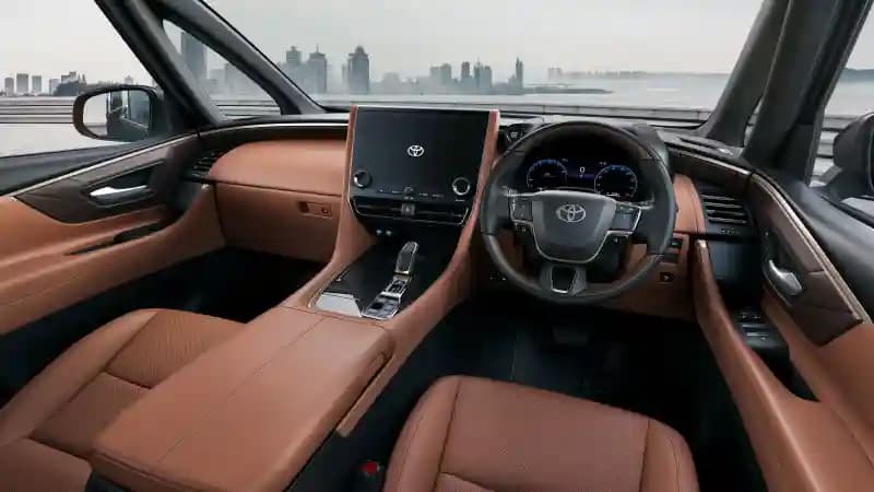 Toyota Vellfire exterior 2